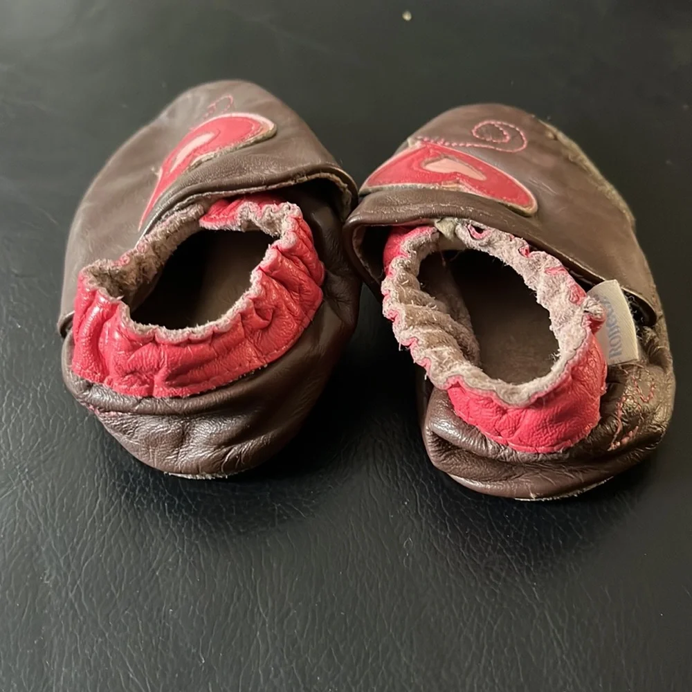 Brown and pink robeez